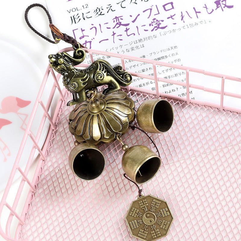 Wholesale Mascot Beckoning Cat Gossip Metal Wind Chimes